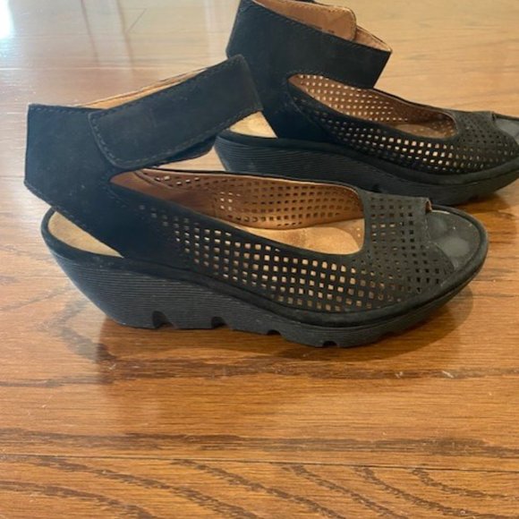 Clarks Reedly Salene Black Wedge Ankle Strap Shoe - Picture 2 of 3